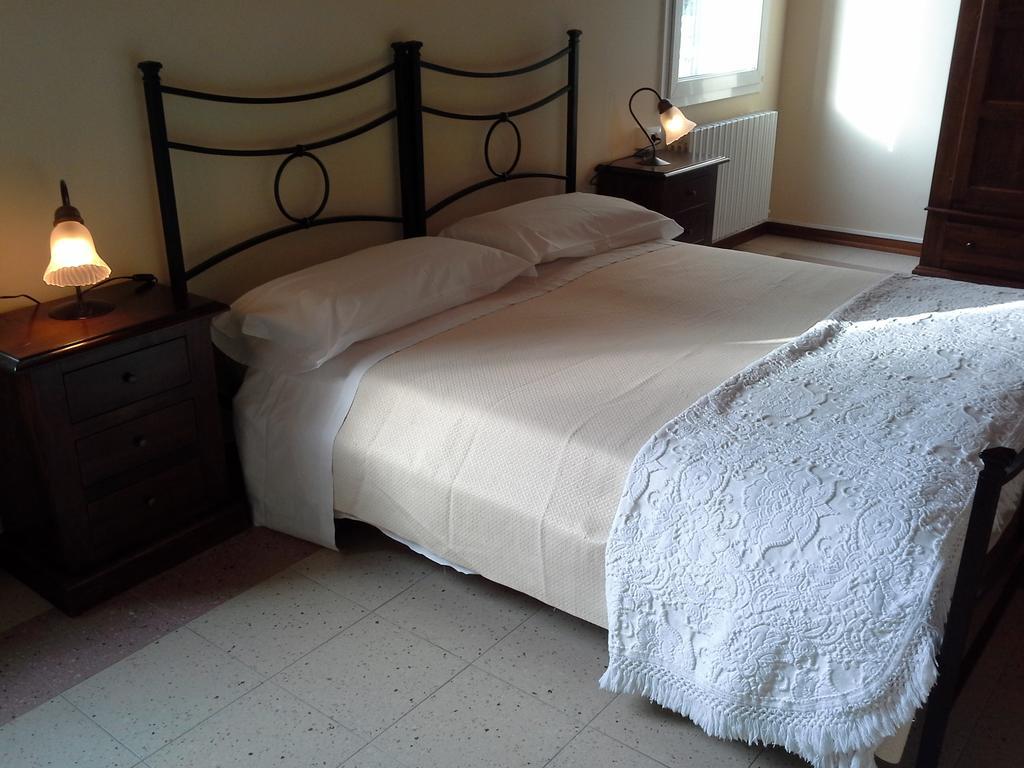 Bed and Breakfast Le Stanze Sul Po Ferrara Habitación foto
