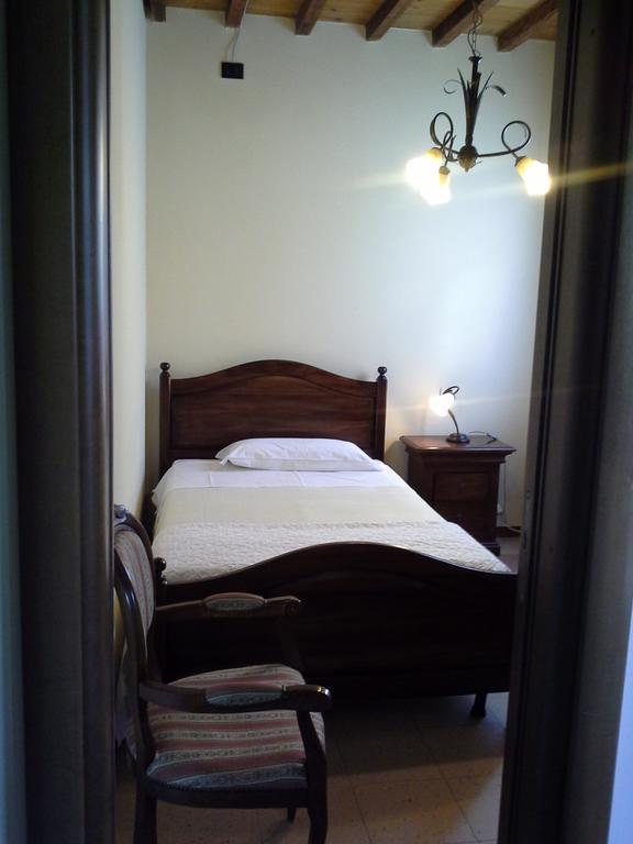 Bed and Breakfast Le Stanze Sul Po Ferrara Habitación foto