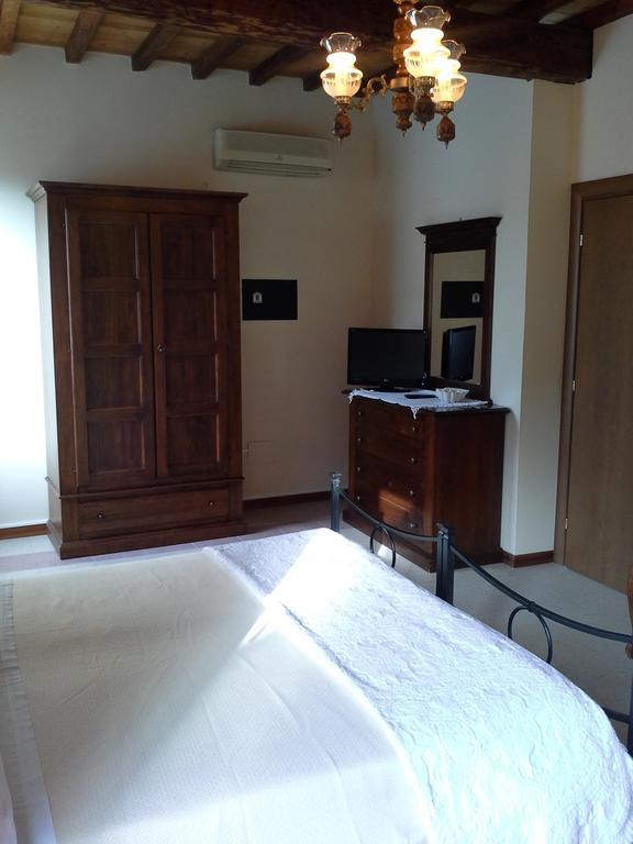 Bed and Breakfast Le Stanze Sul Po Ferrara Habitación foto